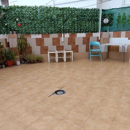 8 Mins Walk To Train Station Low Cost Youth Hostel セビリア エクステリア 写真