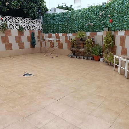 8 Mins Walk To Train Station Low Cost Youth Hostel セビリア エクステリア 写真