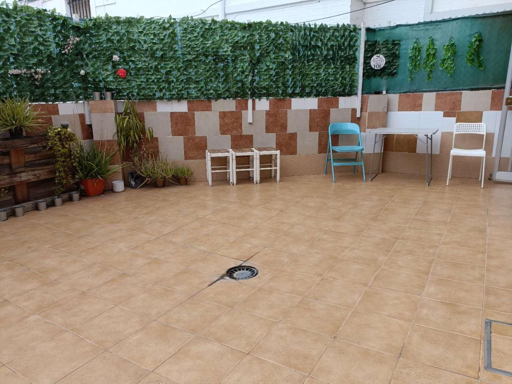 8 Mins Walk To Train Station Low Cost Youth Hostel セビリア エクステリア 写真